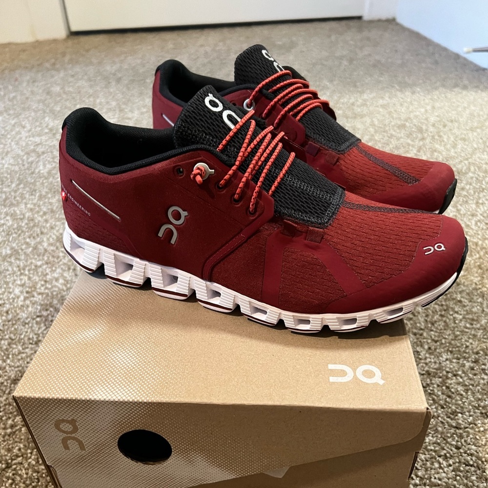 Brand new on cloud womens sneakers